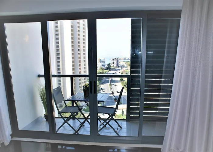 Rocha Tower 12c 公寓 *